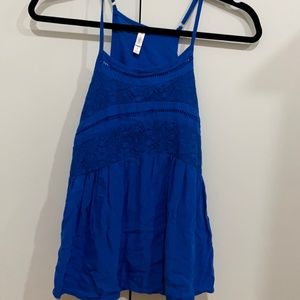 blue tank top